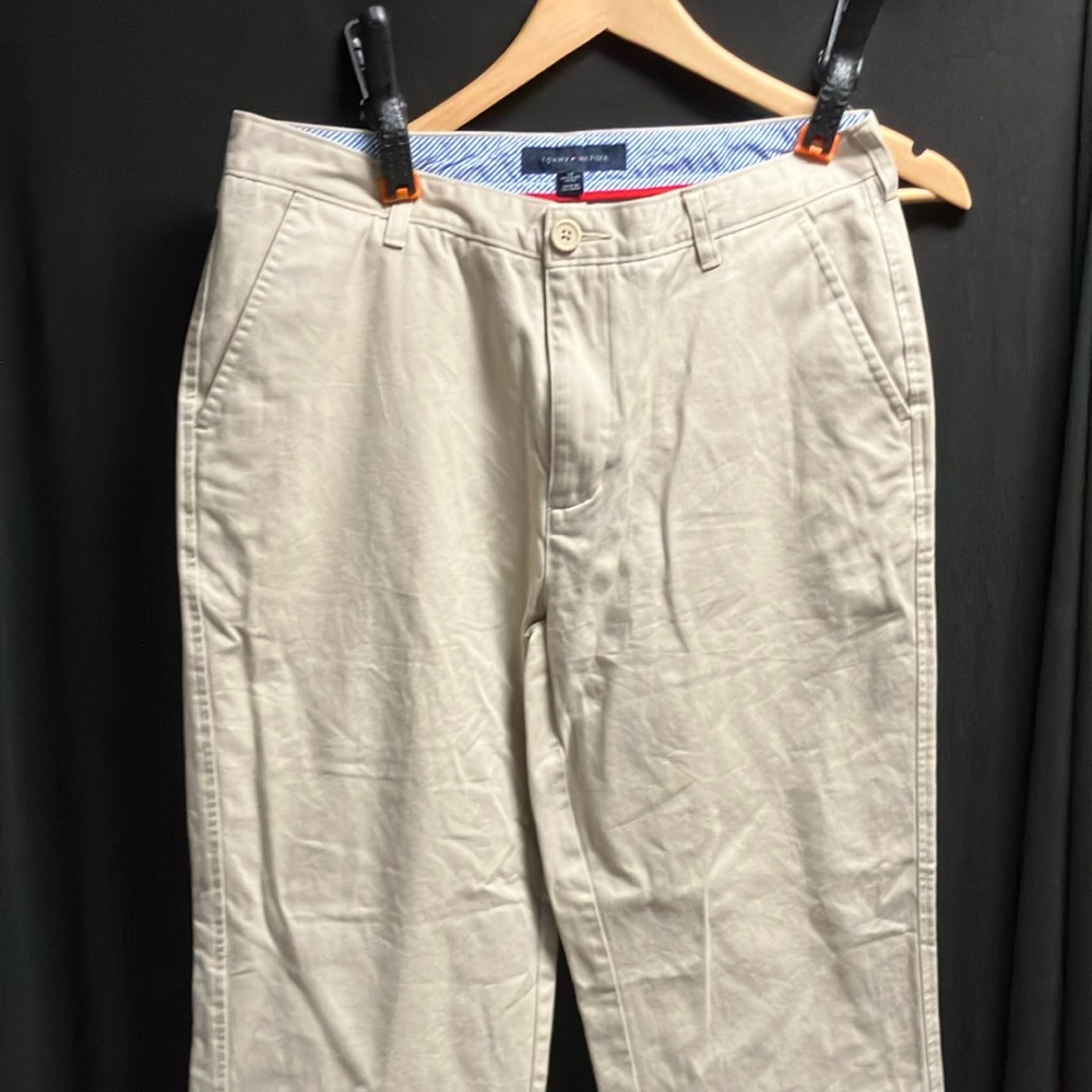 Tommy Hilfiger Men's Beige chino Pants. W34 L29